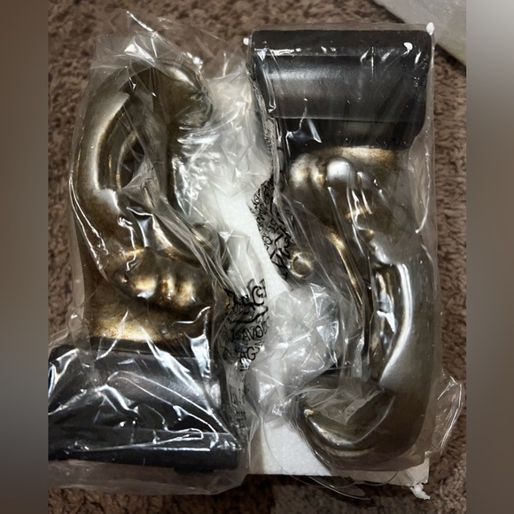 NIB 2 Small Acanthus Bookends - Picture 3 of 6